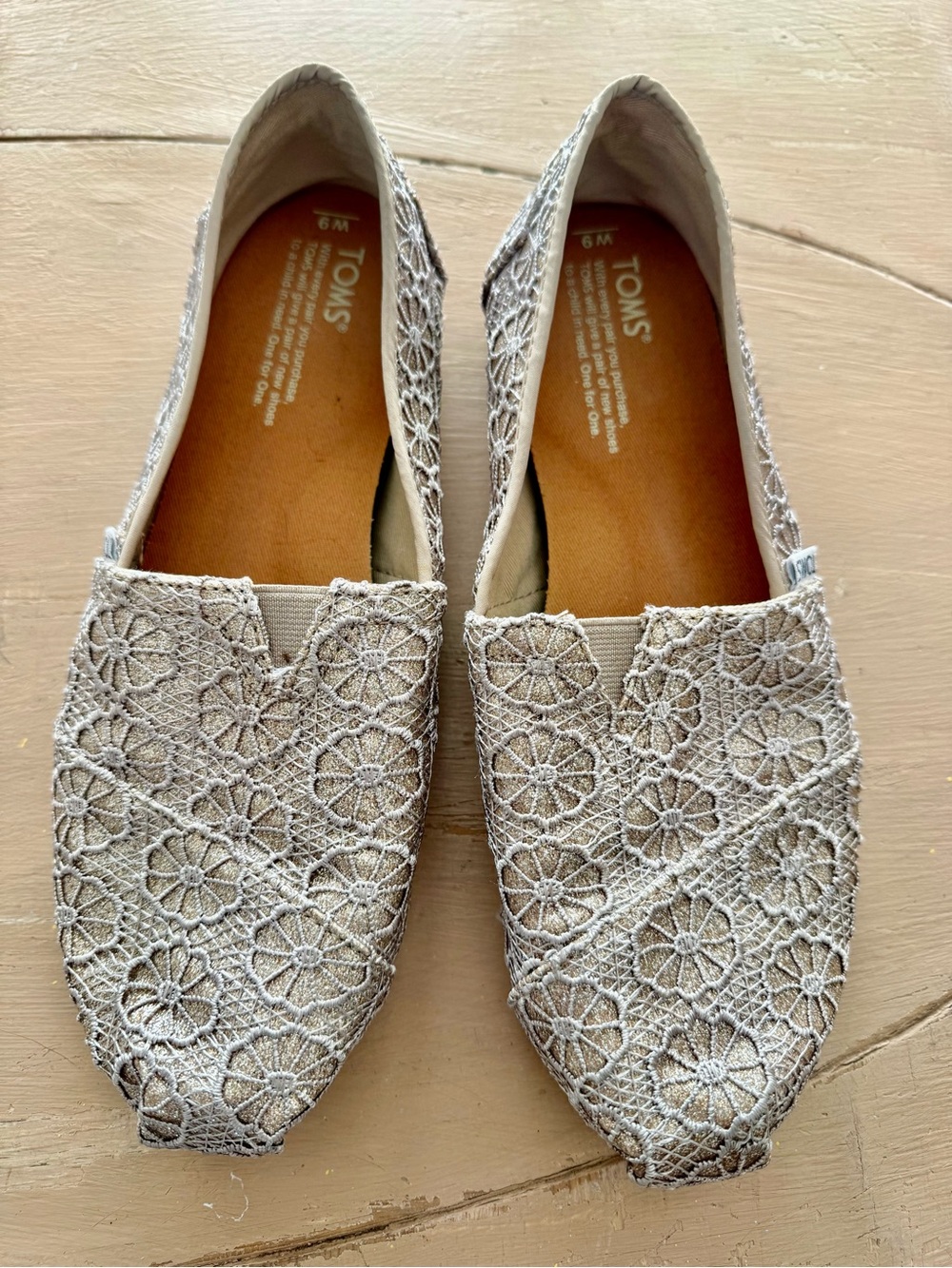 Toms Women's Lace Slip-On Flats — Beige Floral Crochet
